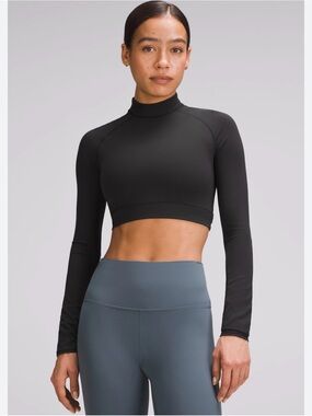 0196 HALARA Black Long-Sleeve Crop Top